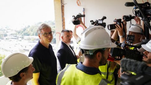 ŽELIM IM SVU SREĆU... SVAKO IMA PRAVO DA BIRA SVOJ POLITIČKI PUT Predsednik o najavi SPS da izlaze samostalno na izbore