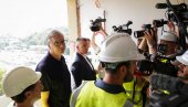 ЖЕЛИМ ИМ СВУ СРЕЋУ... СВАКО ИМА ПРАВО ДА БИРА СВОЈ ПОЛИТИЧКИ ПУТ Председник о најави СПС да излазе самостално на изборе