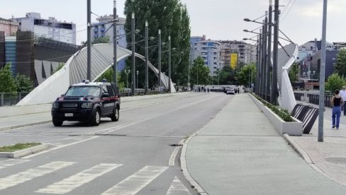 SRBI STREPE OD OTVARANJA MOSTA NA IBRU Novosti u Severnoj Mitrovici: Najava povlačenja Kfora komplikuje bezbednosnu situaciju na KiM