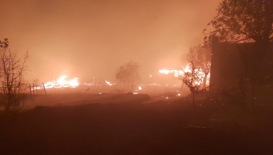 VATRA NE PRESTAJE DA BESNI REGIONOM: Jak vetar i nezgodan teren otežavaju borbu sa požarima, vatrogasci na mukama (FOTO)