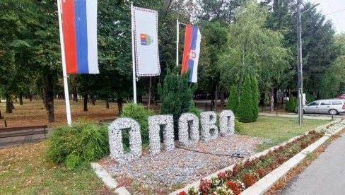 SUTRA PODELA BESPLATNIH RANČEVA: Opština Opovo i ove godine daruje đake prvake