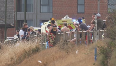 ПОРОДИЧНА ТРАГЕДИЈА НА ПЛАЖИ: Родитељи и ћерка се утопили, друго дете се бори за живот