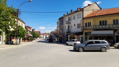 VOZILOM UDARIO ČETIRI OSOBE: Incident ispred restorana u Bojniku