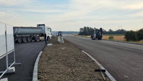 KAO PISTA: Provozali smo se novim auto-putem u izgradnji Kuzmin-Sremska Rača (VIDEO)
