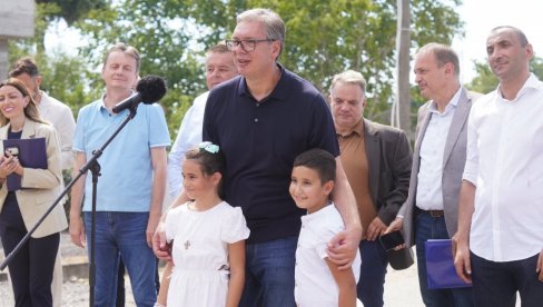 VUČIĆ SA NARODOM: Predsednik Srbije u Medveđi (VIDEO)