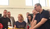 DRŽAVA ĆE PRONAĆI NAČIN DA VAM DODATNO POMOGNE! Vučić u Koceljevi: Srećan sam što sam danas ovde i što vidim koliko dobro radite