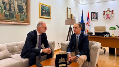 STABILNOST, DIJALOG I DOBRI ODNOSI OD VELIKOG ZNAČAJA: Premijer Macut razgovarao sa Ivanom Stoilkovićem (FOTO)