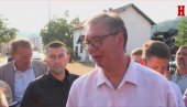 ВУЧИЋ СА НАРОДОМ: Председник Србије у Лебану (ВИДЕО)