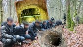 Migranti prokopali tajni tunel do Evropske unije: Ulaz sakrili mahovinom - optužuju Lukašenka (Foto)