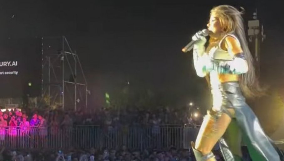 RUSLANA SE OBRATILA BEOGRADU NA SRPSKOM: Otvorila "Dragi Bravo" festival, evo kako izgleda 22 godine od pobede na Evroviziji (FOTO)