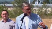 UJUTRU U 8 DA BUDETE TAMO! Vučić rešio problem građanina sa leokalnim funkcionerima: Poslušajte me jedanput i uradite to