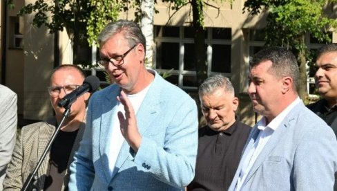 TELEFONI NAM UNIŠTIŠE DECU! Vučić: Takvo vreme došlo, telefoni najbitniji