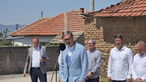 САМО ВИ МОЖЕТЕ ДА ОСТАНЕТЕ, НЕ ТРЕБА НИКО ДРУГИ“  Мештанка Славујевца Вучићу