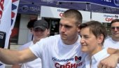 АНА БРНАБИЋ НА ТЕРЕНУ: За нас нема одмора кад се боримо за Србију!