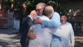 ZNAM ČOVEKA! Vučić se slikao sa legendarnim Tikom Špicem, glumac progovorio o susretu sa predsednikom (VIDEO)