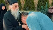 ЧУВАЋЕМО КОРЕНЕ И УЛАГАТИ У ЈУГ СРБИЈЕ Вучић из манастира Преображења Господњег послао снажну поруку (ВИДЕО)