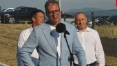 VUČIĆ ODUŠEVIO JUG SRBIJE: Ako si Rom, ti si za mene isti kao svaki drugi - obećao i put do groblja, pa poručio: Zemljani put radimo odmah!