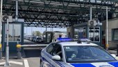 USTAŠE IZ AUDIJA A4 PALE NA BATROVCIMA: Sa ustaškim simbolima krenuli na koncert Tompsona, pa dopali srpskoj policiji šaka