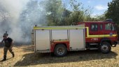 У ДЕЛИБЛАТСКОЈ ПЕШЧАРИ СТАБИЛНИЈЕ: Jак ветар и густ дим отежавају гашење на Столовима