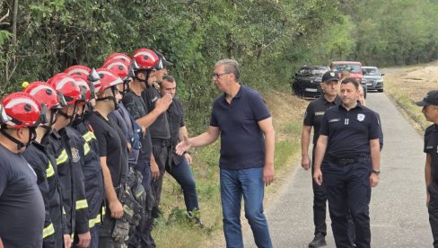 КАПА ДОЛЕ НАШИМ ЈУНАЦИМА! Вучић: Најважније је да људских жртава није било, важнији нам је живот било кога него растиње