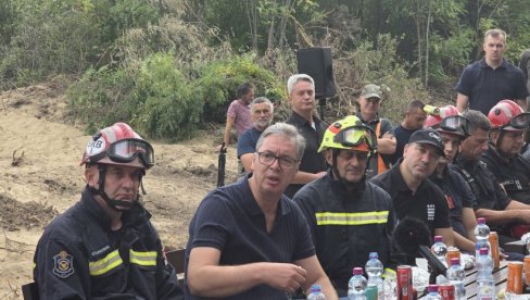 СРБИЈА ЈЕ ЕВРОПСКА ВЕЛЕСИЛА ПО БРОЈУ ЛЕТЕЛИЦА ЗА ГАШЕЊЕ ПОЖАРА: Председник најавио куповину нових хеликоптера и авиона