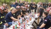 VUČIĆ NA DORUČKU SA HEROJIMA: Dok su neki iz klimatizovanih soba širili bolesne laži, ovi junaci su rizikovali živote