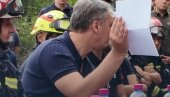 VUČIĆ POKAZAO DOKAZ, CRNO NA BELO! Opozicija koja podržava blokadere želela da vatrogasci dobiju nula dinara!