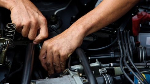 EVO KAKO VARAJU MUŠTERIJE: Automehaničar raskrinkao trikove servisa