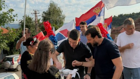 DOSTA JE ULOŽENO, ALI MORA JOŠ VIŠE: Miloš Pavlović razgovarao sa meštanima Novog Zavoja