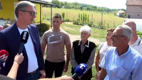 SVAKA KUĆA OVDE JE PUNA DEČICE: Vučić najavio važne vesti: Gradićemo školu u Deževi