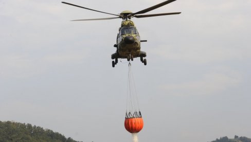 „SUPER PUMA“ GASI IZ VAZDUHA: U borbu sa požarom na Stolovima uključen i helikopter MUP Srbije (FOTO)