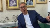 KRATKA PAUZA PRE NASTAVKA DANA Predsednik posetio pekaru Sve pod sač: Kažu da se u Novom Pazaru ne ostaje gladan (VIDEO)