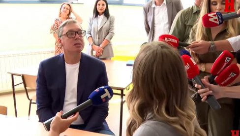 МОРАЋЕМО ДА РАДИМО ЈОШ ВИШЕ Вучић на питање Новости о стопи раста: За Југоисток морамо да направимо посебне програме, да сипамо паре