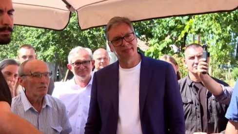 VUČIĆ SA MEŠTANIMA JOŠANIČKE BANJE: Neki nisu verovali, ali ja kada dam reč, to bude tako!