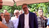 VUČIĆ SA MEŠTANIMA JOŠANIČKE BANJE: Neki nisu verovali, ali ja kada dam reč, to bude tako!