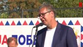 ВУЧИЋ СА НАРОДОМ Председник разговарао са народом Рашког округа: Нас који волимо Србију је много више (ВИДЕО)