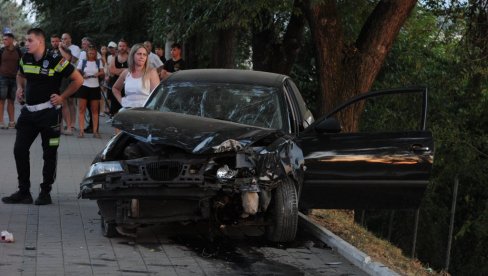 AUTO POKOSIO MAJKU I DVOJE DECE: Teška saobraćajna nesreća u centru Kraljeva - devojčica (5) u komi