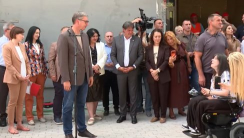 DEVOJKA U KOLICIMA PITALA ZA POMOĆ, PREDSEDNIK ODMAH REAGOVAO: Što se tiče operacije i lečenja, rešićemo sve