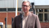 ТИ СИ ДА ИГРАШ ФУДБАЛ, А ОНИ ДА БРИНУ О ПУТУ Вучић дечаку у Расинском округу