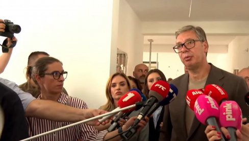 ВУЧИЋ У ПОСЕТИ РАСИНСКОМ ОКРУГУ: Обилази радове на изградњи Дома бораца града Крушевца (ФОТО/ВИДЕО)