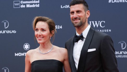 STIL JELENE ĐOKOVIĆ PONOVO U CENTRU PAŽNJE: Ovog puta nosi patike Rodžera Federera (FOTO)