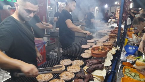 БЕЗ МАЈСТОРЛУКА НЕМА ДОБРОГ РОШТИЉА: Ове седмице Лесковац је регионални центар врхунског гурманлука и незаборавног провода (ФОТО)