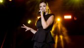 SADA SAM KRALJICA JUGA: Milica Pavlović u Leskovcu na Roštiljijadi dočekana sa pozitivnim ovacijama - Svoja sam na svome (FOTO)