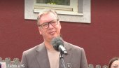 ВУЧИЋ У ПОСЕТИ РАСИНСКОМ ОКРУГУ: Обилази домаћинство породице Гагић (ФОТО/ВИДЕО)
