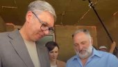 NIKADA NE SMEMO DA ZABORAVIMO BORCE: Vučić primio simboličan poklon u Trsteniku (VIDEO)