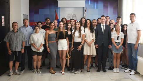 NEGUJU BRATSKE VEZE: Učenici iz Poljske u uzvratnoj poseti vršnjacima u Kraljevu