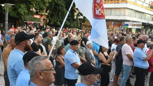NEĆE KONCERT DINA MERLINA: U Kraljevu održan protest u organizaciji ratnih veterana