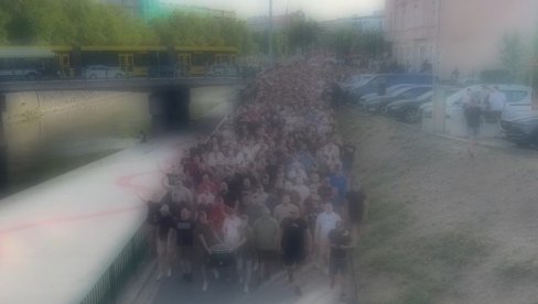 Delije skandirale Ratku Mladiću: Pogledajte korteo Zvezdinih navijača i pesme posvećene generalu (VIDEO)