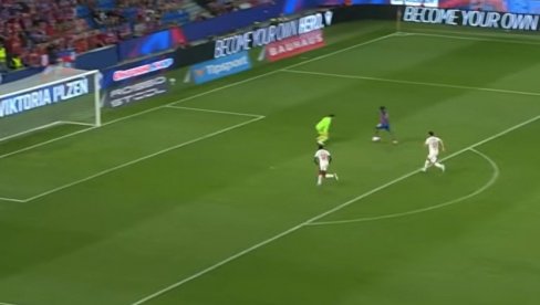 Kakav potez igrača Zvezde, spasio je čist gol Plzenja (VIDEO)