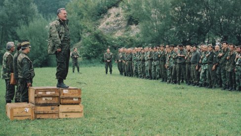 УКАЗ 7/48 ОД 23. ЈУНА 1991. ГОДИНЕ ВИНУО ГА У ЗВЕЗДЕ: Овако почео настанак легенде о генералу Ратку Младићу